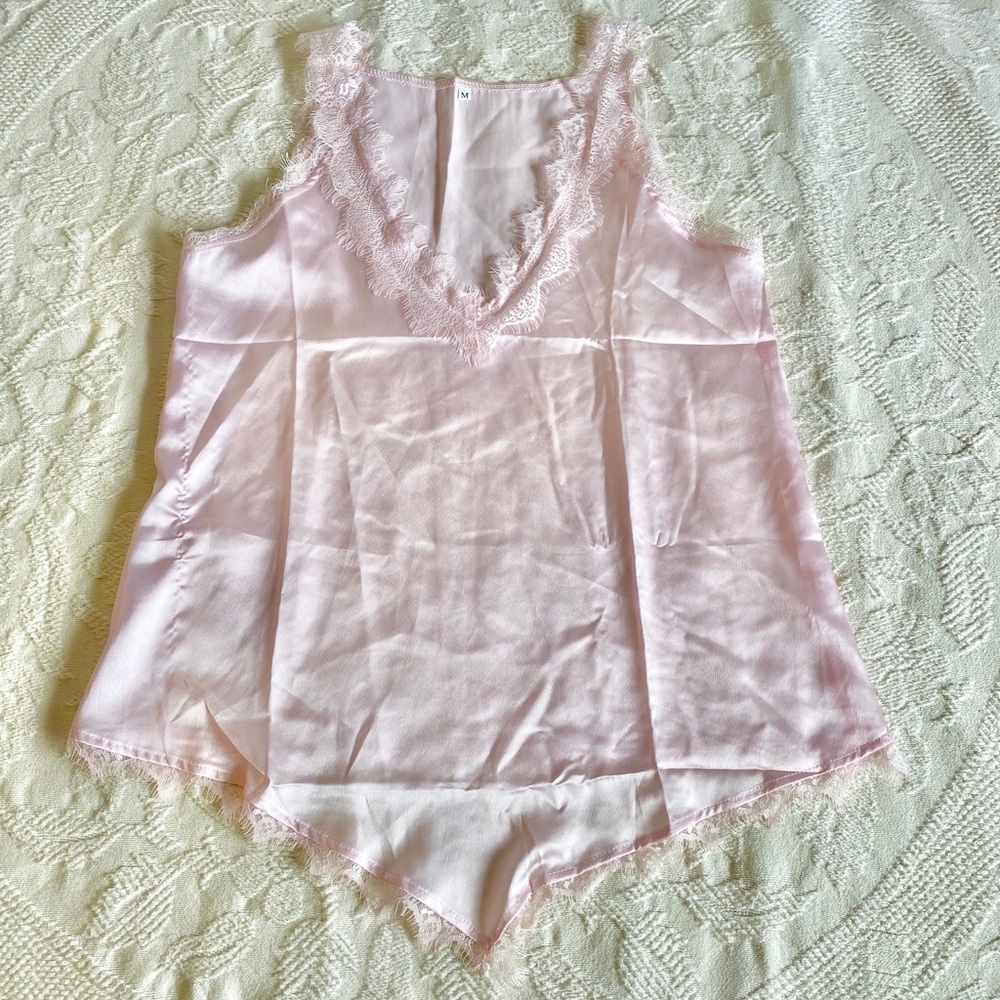 NWOT Pastel Pink Lace Camisole / Nightie 🌙